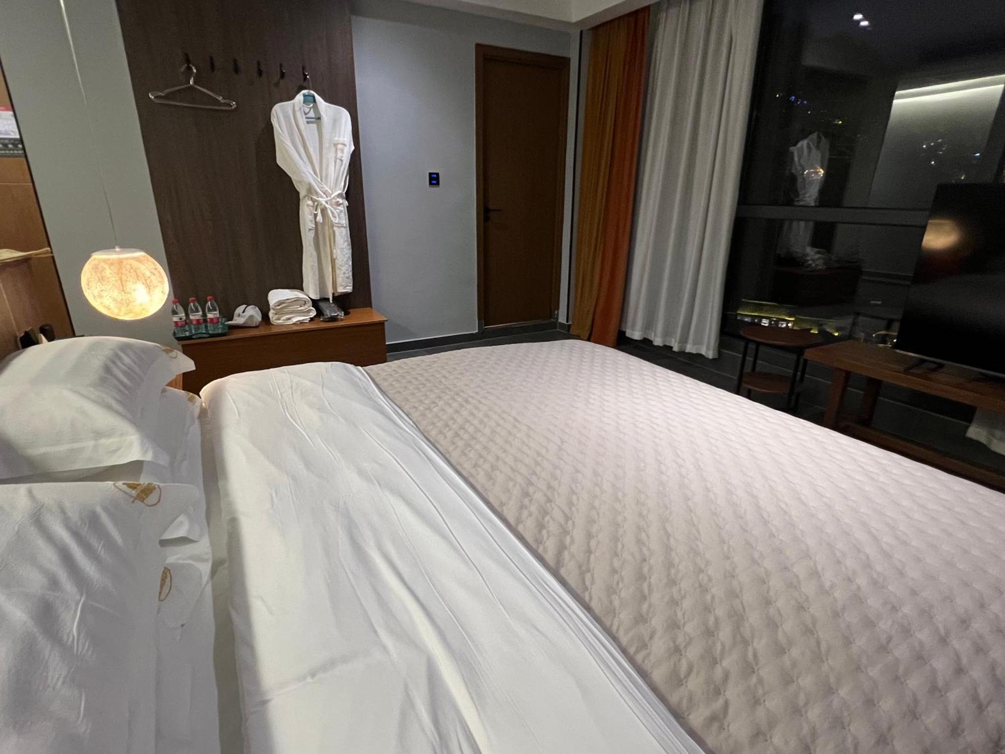 Phoenix Best River View B&B Fenghuang Exterior foto