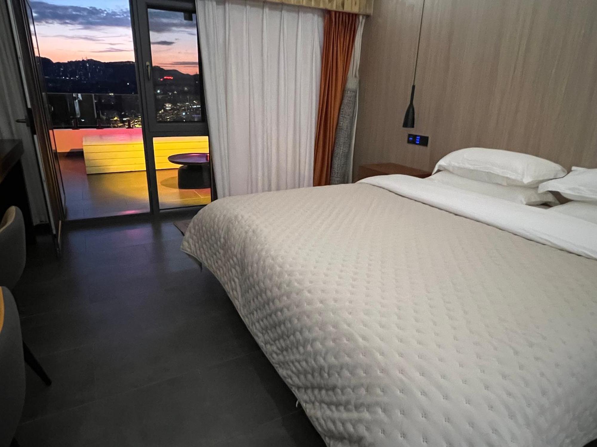 Phoenix Best River View B&B Fenghuang Exterior foto