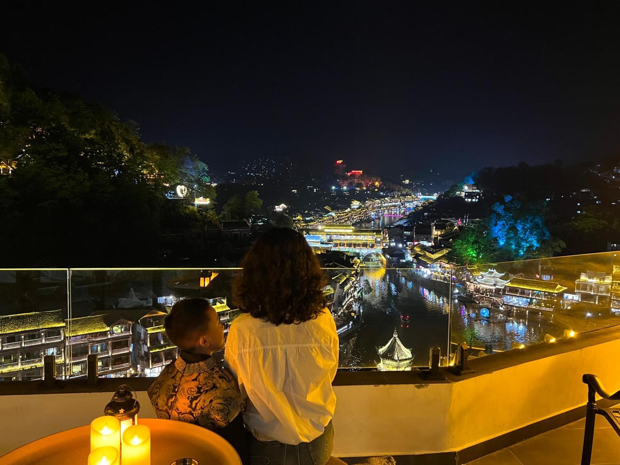 Phoenix Best River View B&B Fenghuang Exterior foto