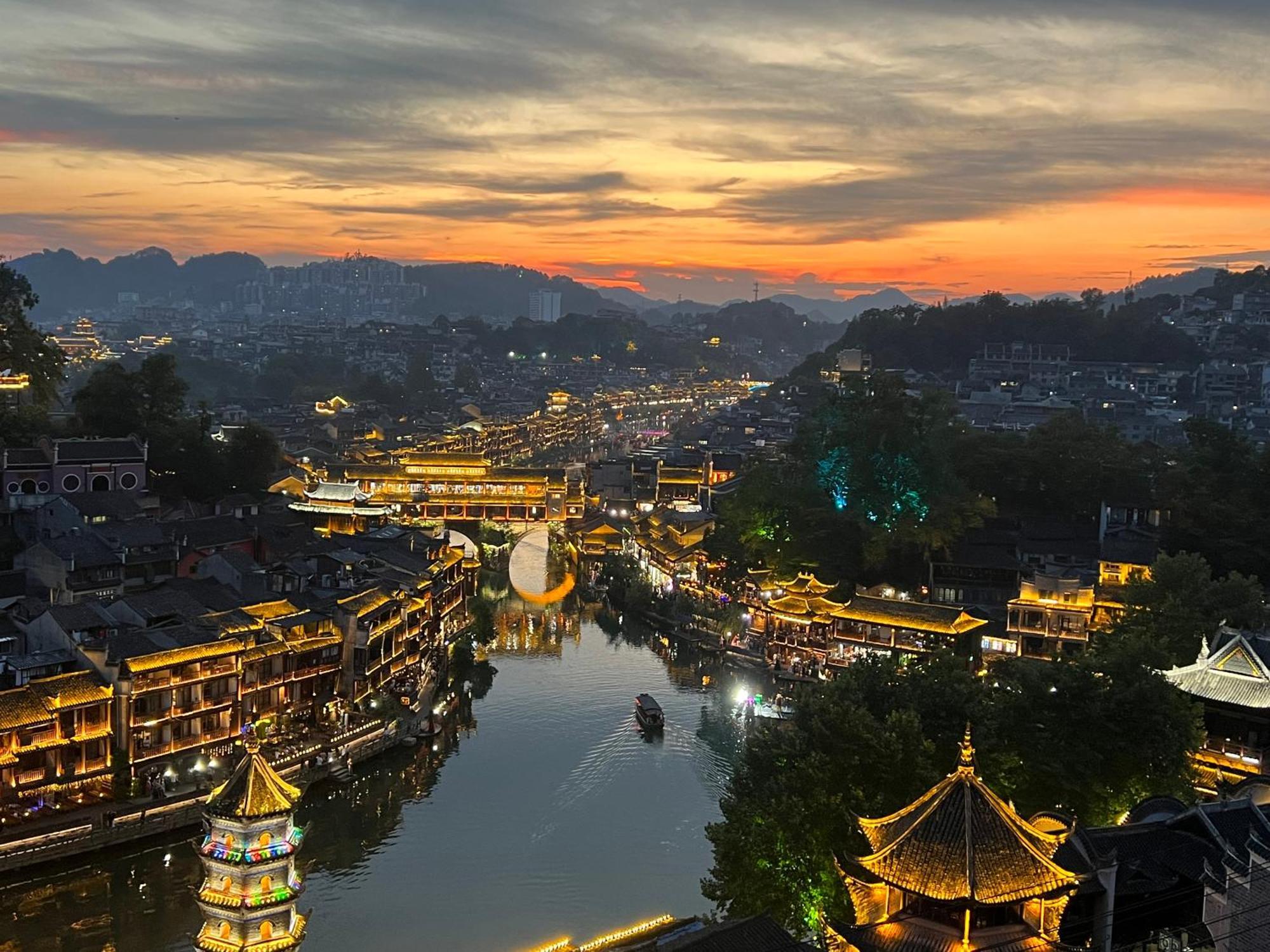 Phoenix Best River View B&B Fenghuang Exterior foto