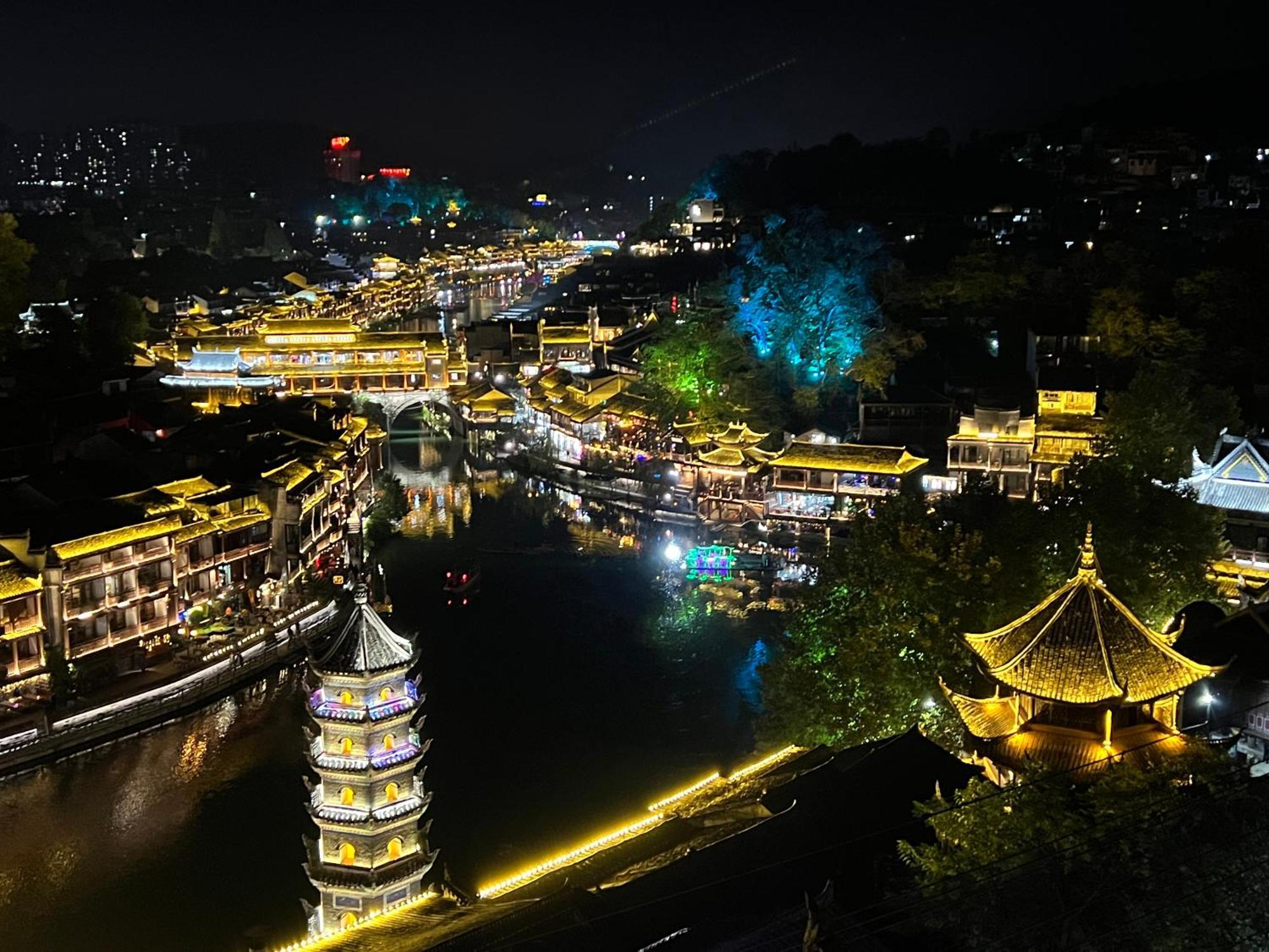 Phoenix Best River View B&B Fenghuang Exterior foto