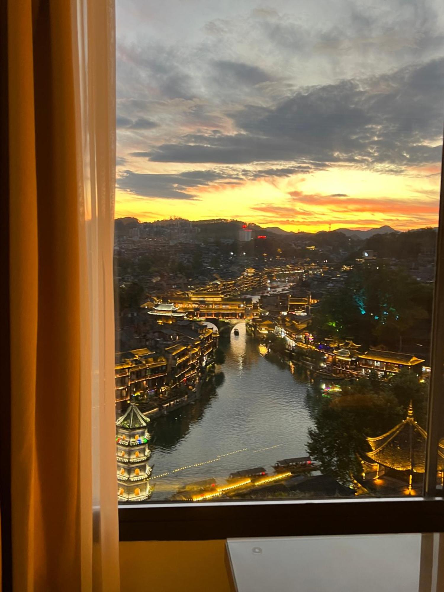 Phoenix Best River View B&B Fenghuang Exterior foto
