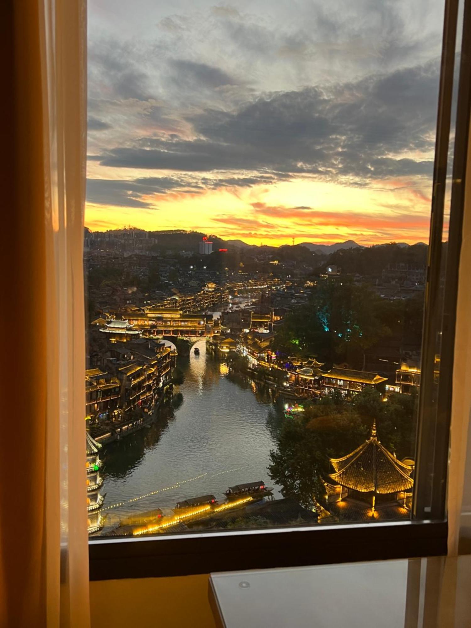 Phoenix Best River View B&B Fenghuang Exterior foto