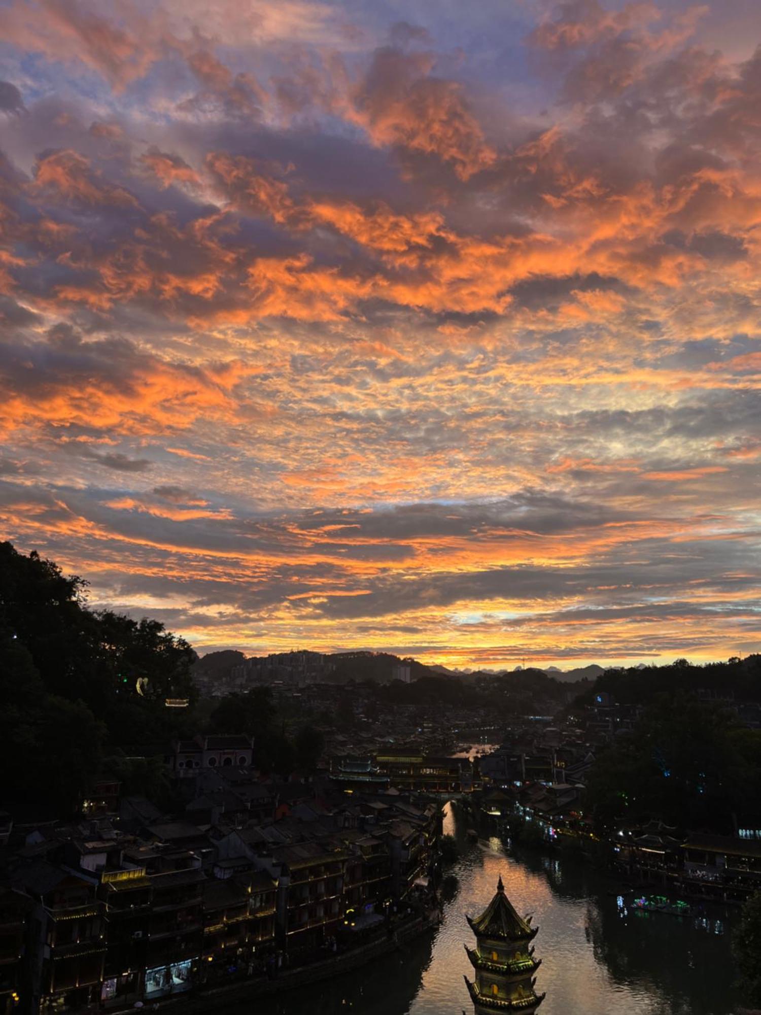 Phoenix Best River View B&B Fenghuang Exterior foto